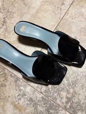 France’s Valentine Black Patent Slide Sandals with Circular Accent - NWT 10